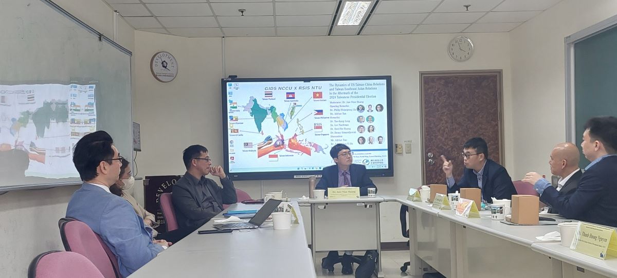 Adrian Tan, the deputy director of the RSIS Institute of Defence and Strategic Studies, engaged in in-depth discussions with our faculty members.